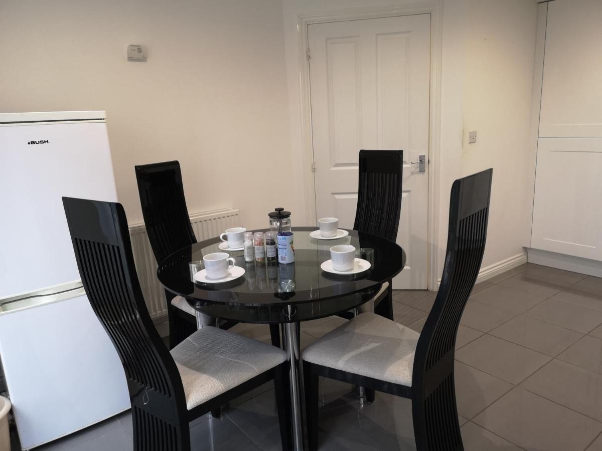 Nightingale Gardens - 4 Bed Detached House - Manchester Apartment Exterior photo